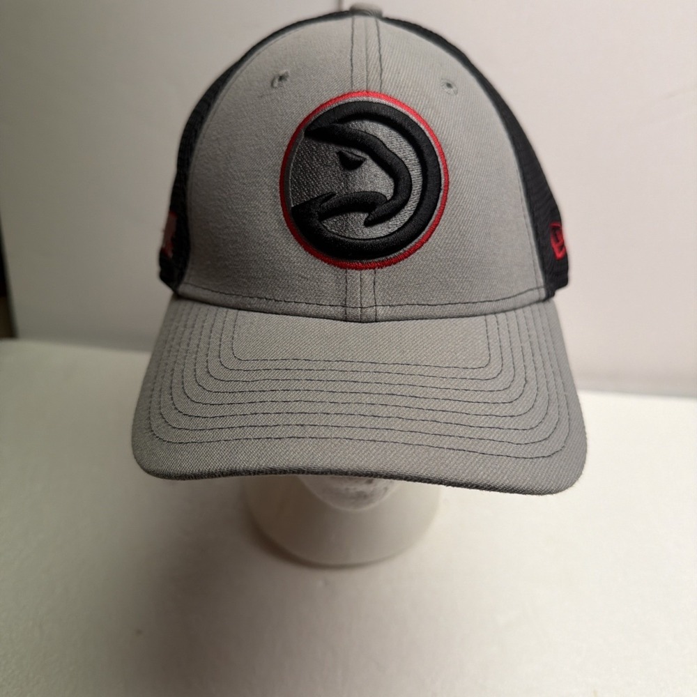 Atlanta Hawks NBA Team Classic 39THIRTY Stretch Fit Large / XL GreyBlack